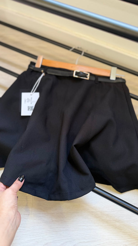 Saia Curta Evasê Cintura Alta com Cinto