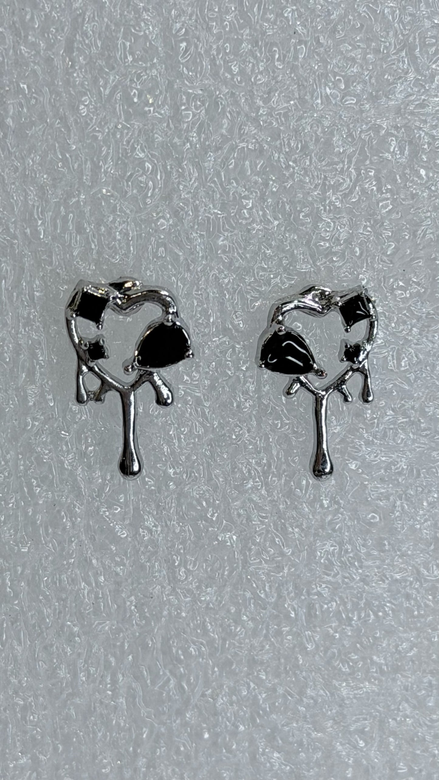 Brincos de Coração Noturno