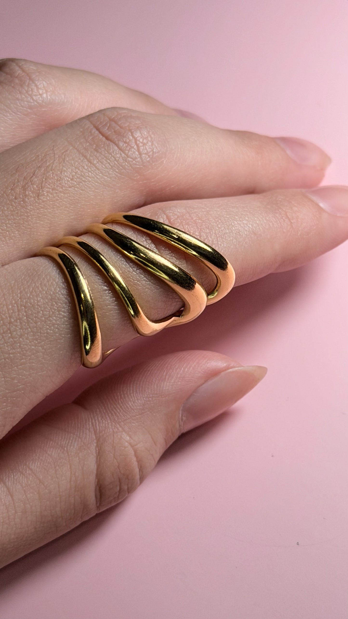 Anel Orgânico Dourado Curvo