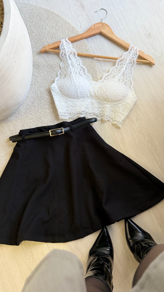 Saia Curta Evasê Cintura Alta com Cinto