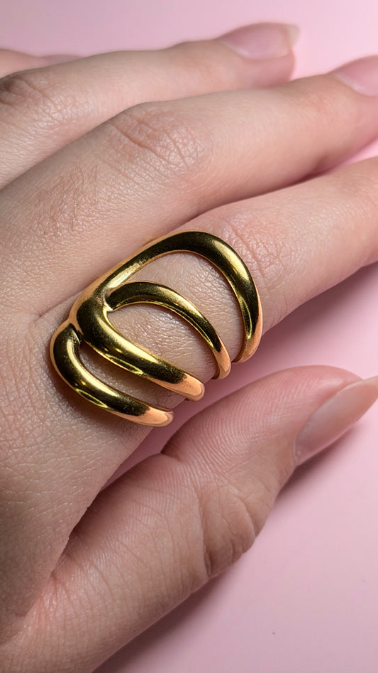 Anel Orgânico Dourado Curvo