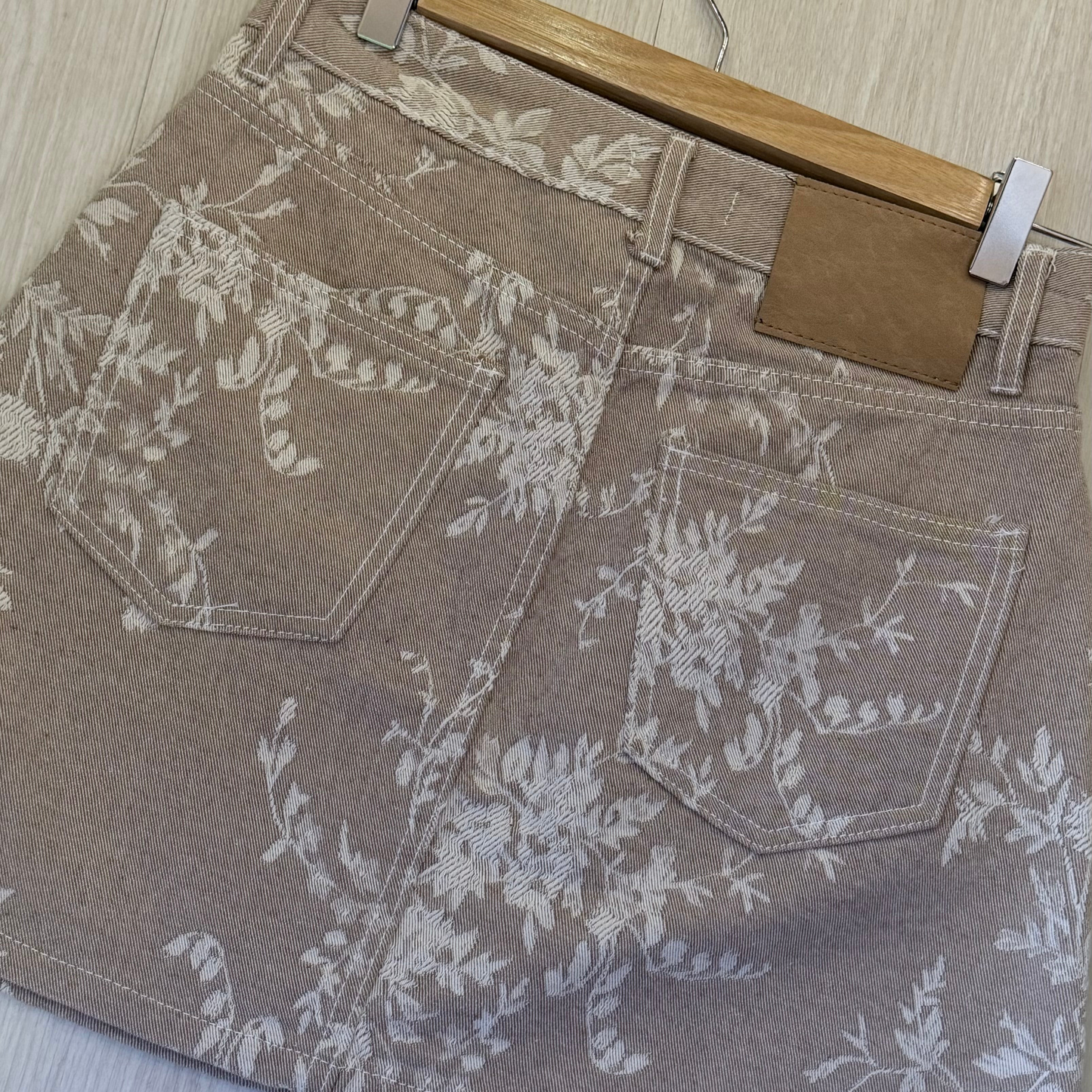 Saia Denim Floral Areia
