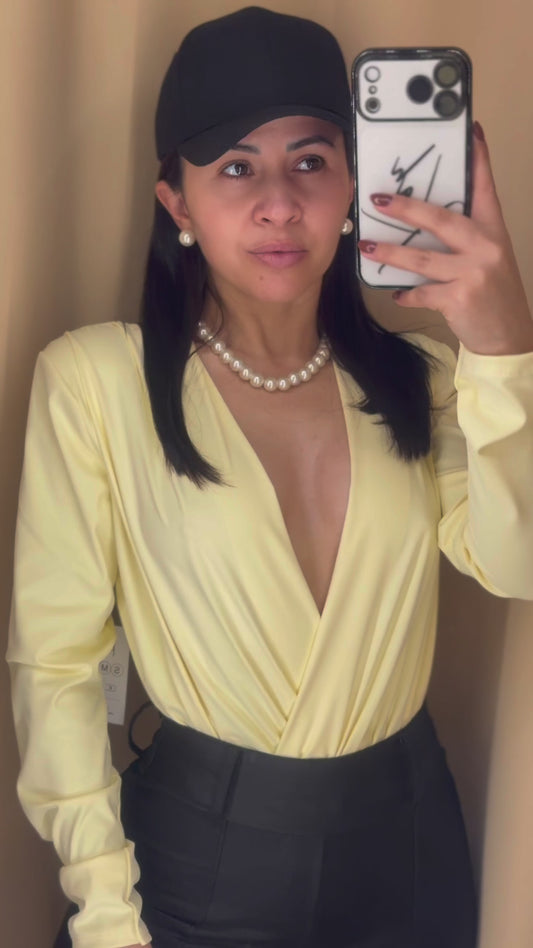 Body Suplex Sofia com Ombreiras e Decote Profundo